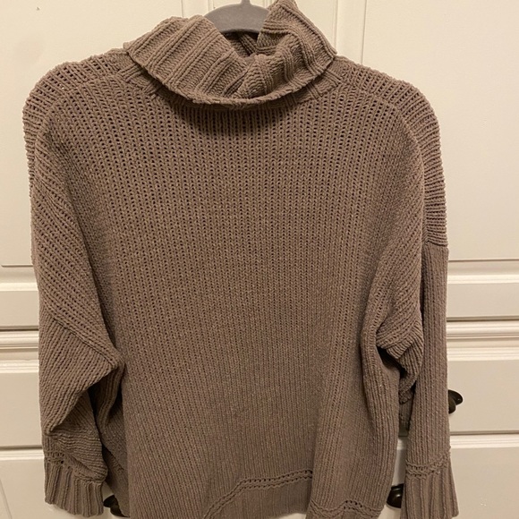 American Eagle Knit Turtleneck Sweater - Picture 2 of 2